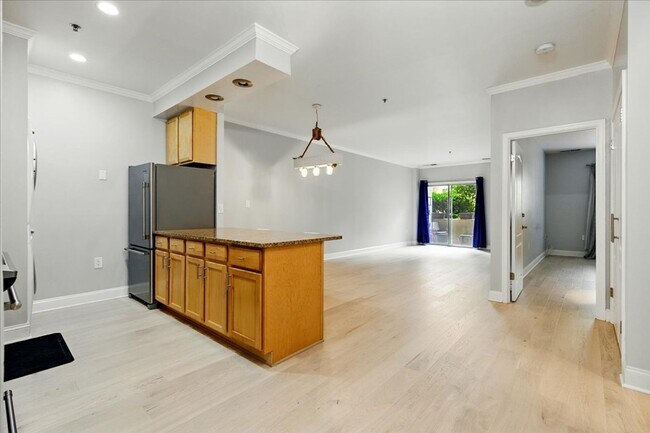 Foto del edificio - Spacious 1-bedroom, 1-bath condo