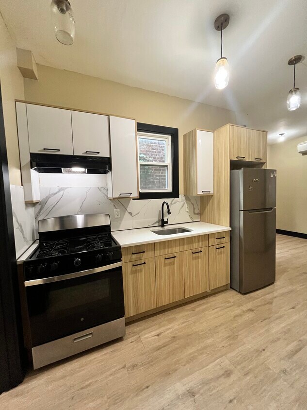 Foto principal - 948 W Side Ave
