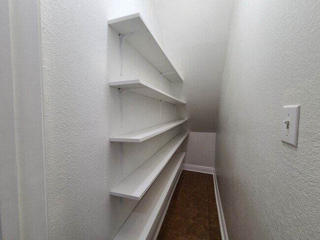 Building Photo - 3100 Ivy Pl