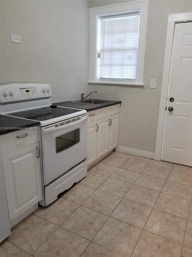 Foto del edificio - 3364 SW 2nd St