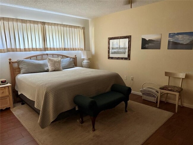 Foto del edificio - 6000 Oak Creek Ln