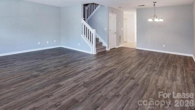 Foto del edificio - 3134 Summercroft Ln