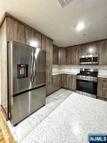 Foto del edificio - 218-220 Kearny Avenue Unit 3