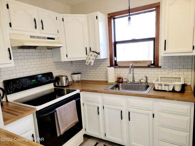 Building Photo - 911 Granite Ter