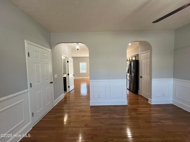 Building Photo - 127 Lightwater Dr