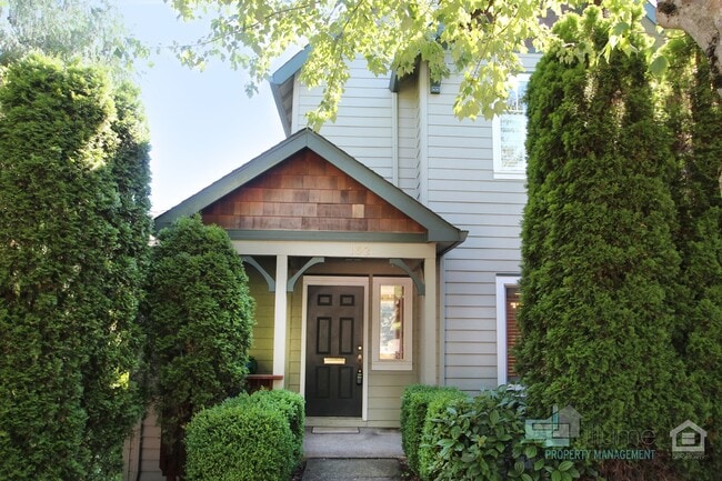 Building Photo - 3 Level Townhome near OHSU and PSU-Attached Garage with 2 Parking Spaces!