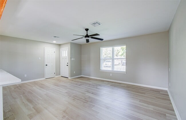 Building Photo - 411 Oaklawn St