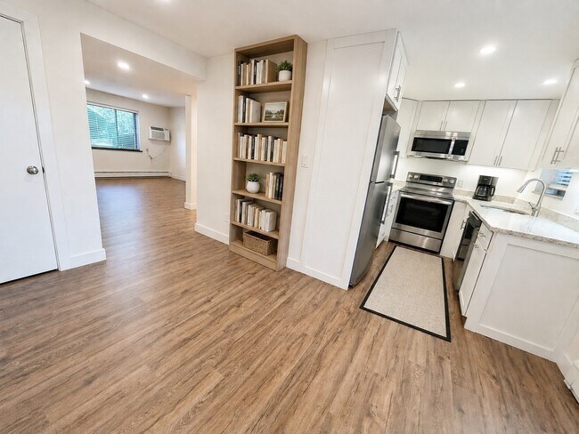 Building Photo - 6 Charlesbank Way