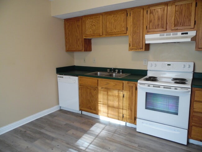 Building Photo - 925 Altamont Ct