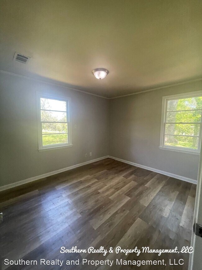 Building Photo - 3 br, 1 bath House - 247 Nottingham Road