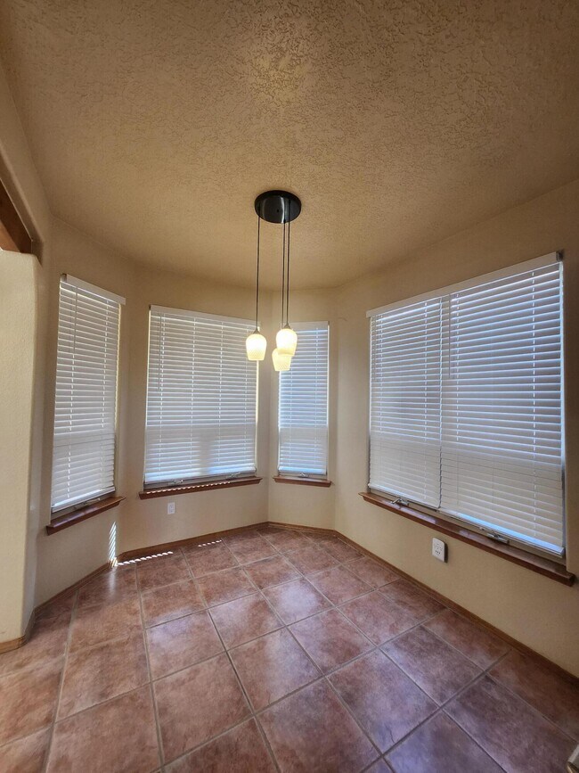 Foto del edificio - 13243 Silver Peak Pl NE