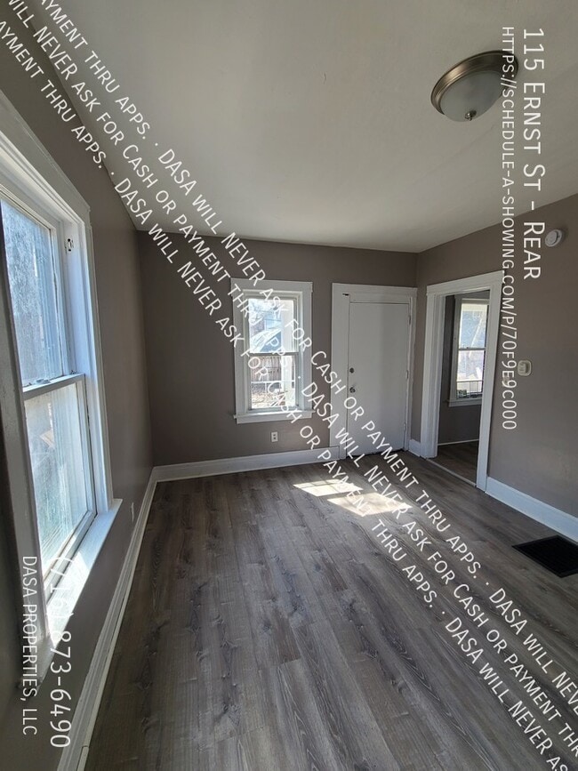 Building Photo - 115 Ernst St