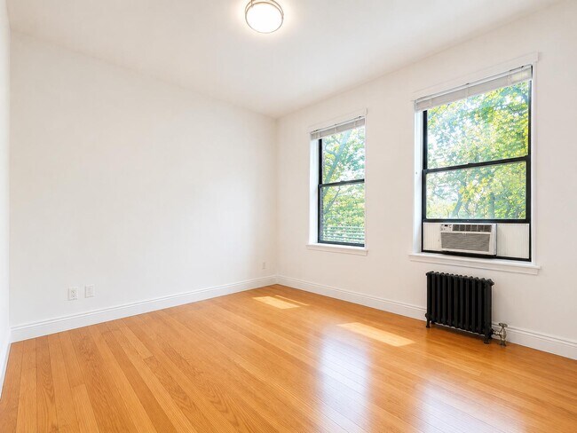 Foto del edificio - 241 Ocean Pkwy