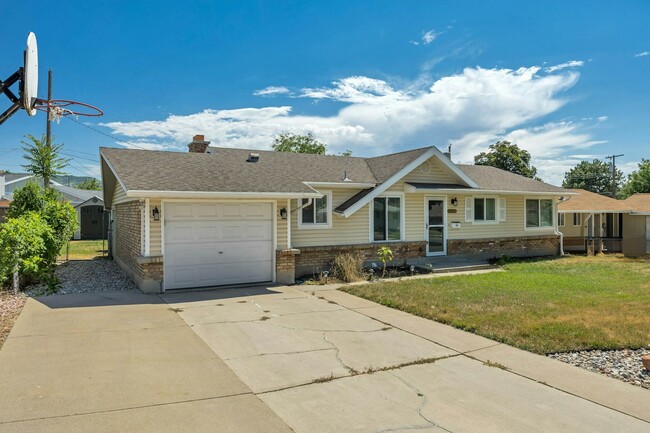 Building Photo - 225 W 750 S