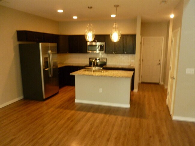 Foto del edificio - 1330 N Dodge St Ct