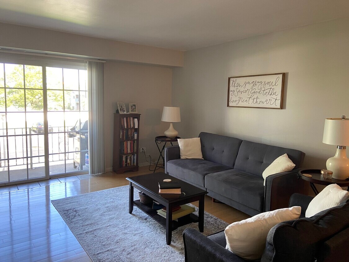 Primary Photo - 1615 N Windsor Dr