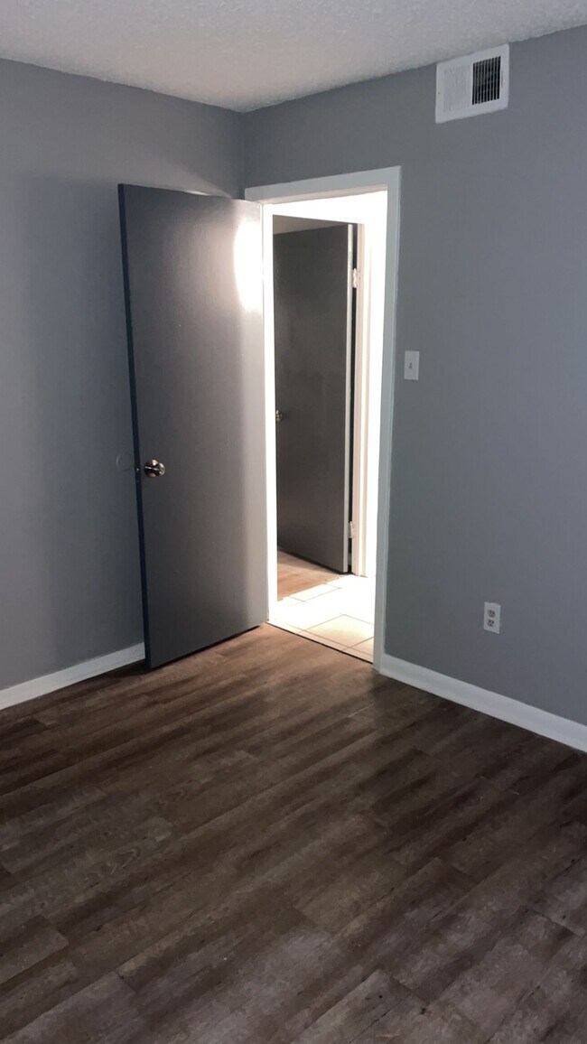 Building Photo - 2827 Sonora Dr