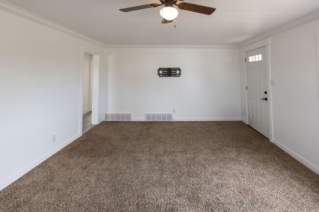 Building Photo - County living - 2 Bed with office space located close to Salem Area