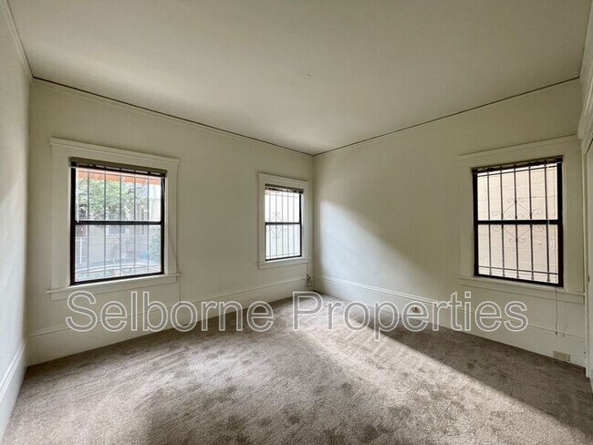 Foto del edificio - 359 Grand Ave