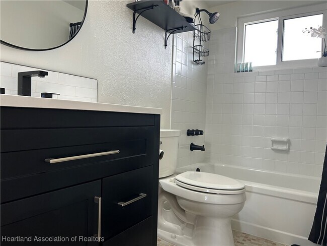 Foto del edificio - 2131 Lakeview Dr
