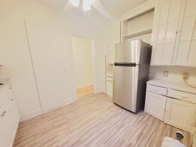 Foto del edificio - 639 Summer St