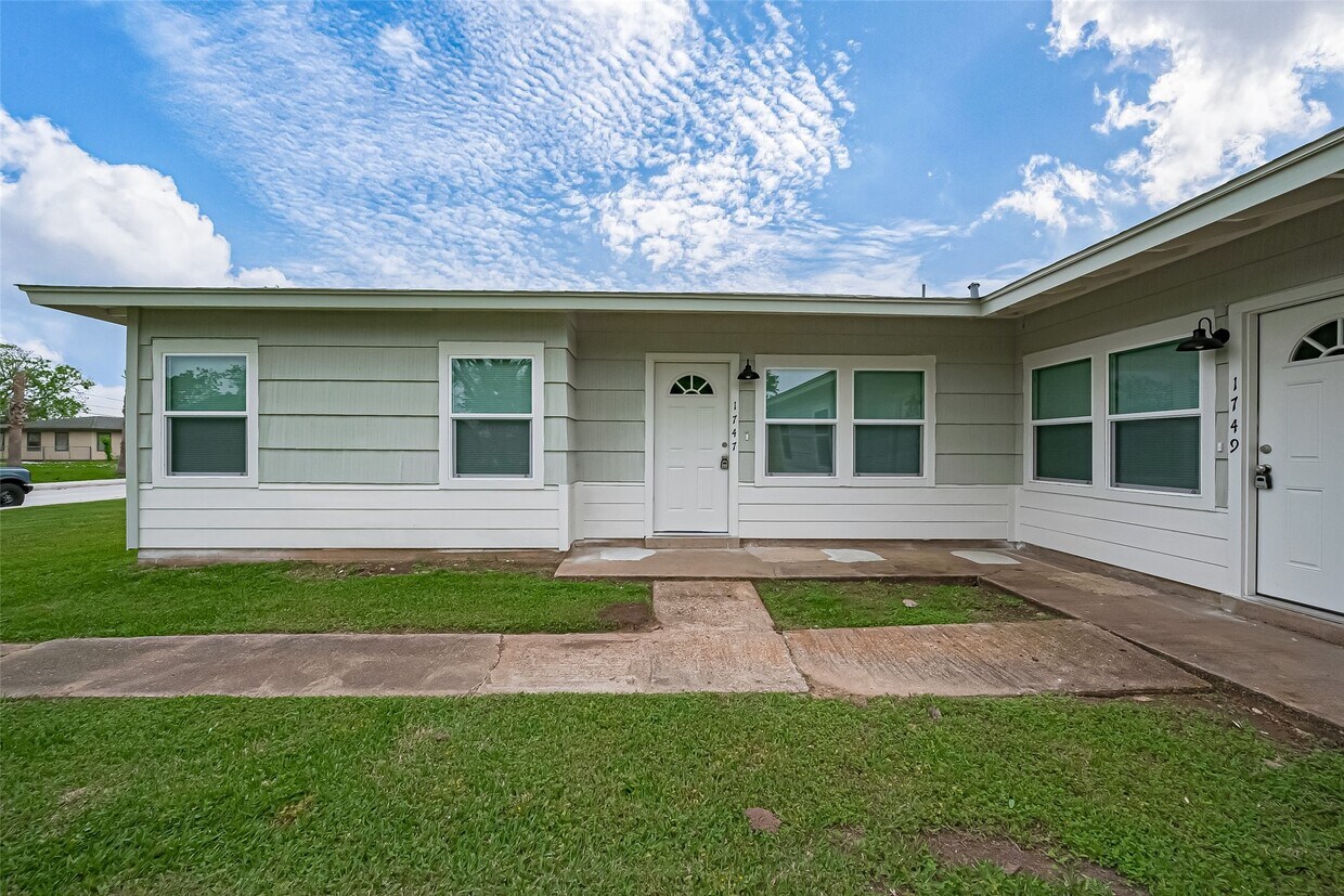 Foto principal - 1739 W 5th St