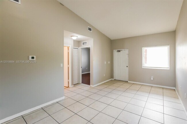 Foto del edificio - 925 NE 34th Ave
