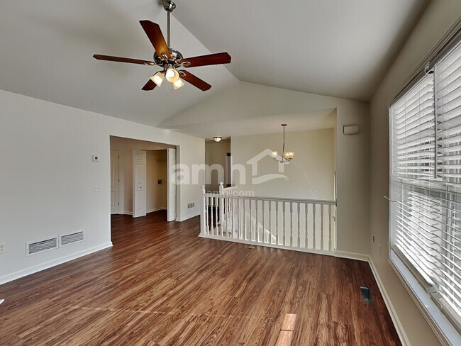 Foto del edificio - 6290 Queensdale Dr