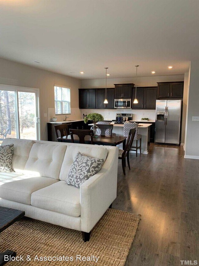Foto del edificio - 4 br, 2.5 bath House - 1425 Haltwhistle St...