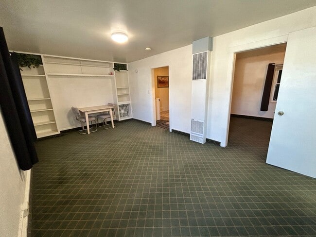 Foto del edificio - 821 W Main St