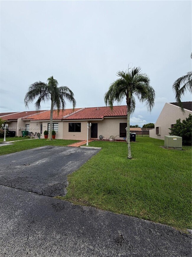 Building Photo - 14712 SW 63rd Ln
