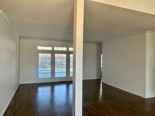 Foto del edificio - Stunning 4 bedroom, 3 bath home with a pool in beautiful Cedar Ridge!