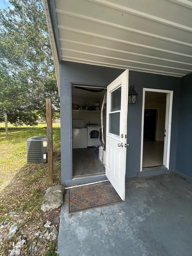 Building Photo - 1399 Cindy Cir NE