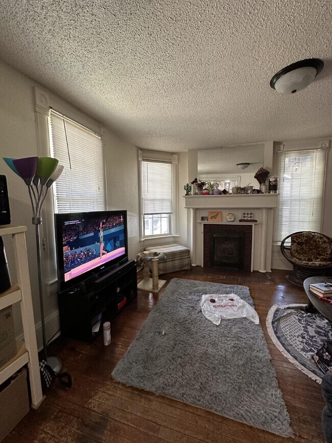 Foto del edificio - Whole House: 4 Bed 1 Bath close to UWEC!