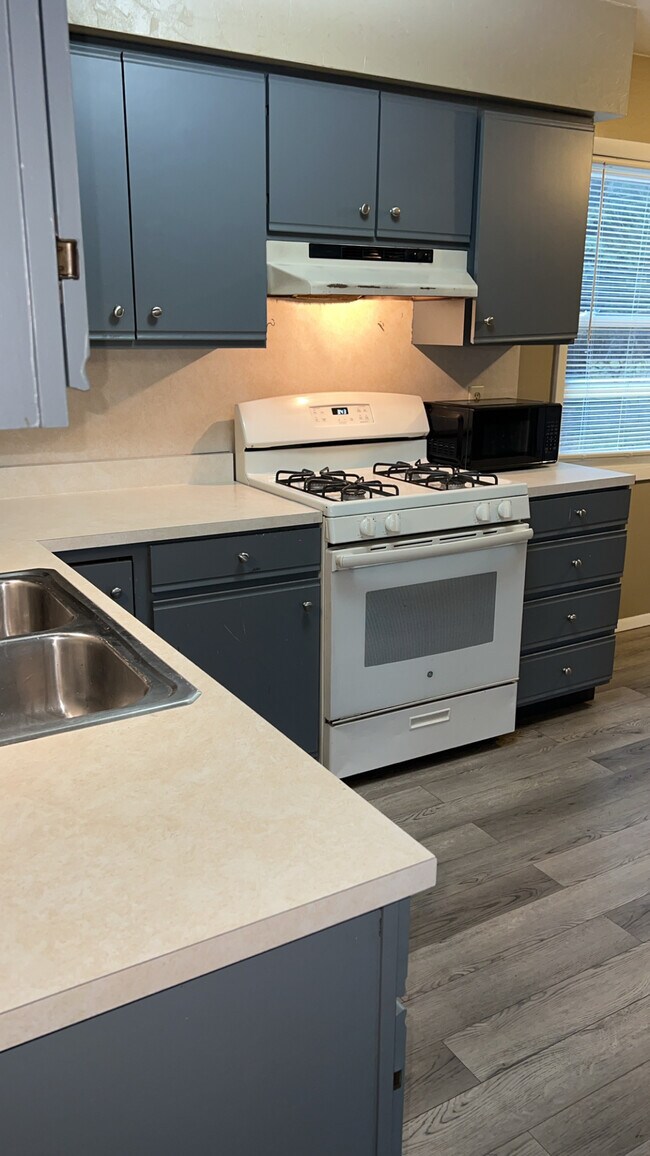 Foto del edificio - 803 Zollinger Rd