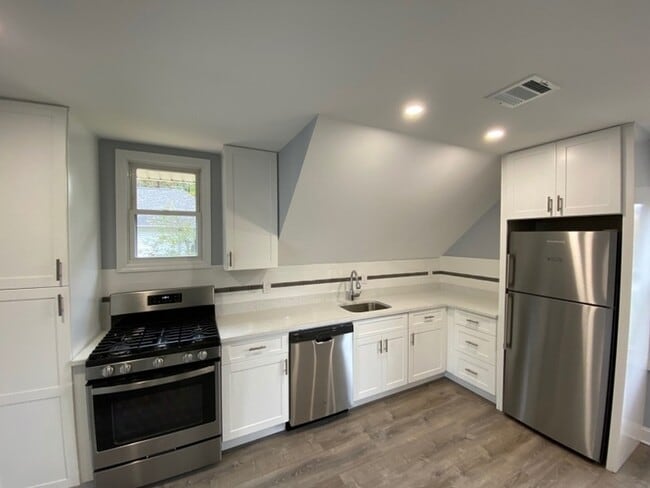 Building Photo - 105 Union Ave