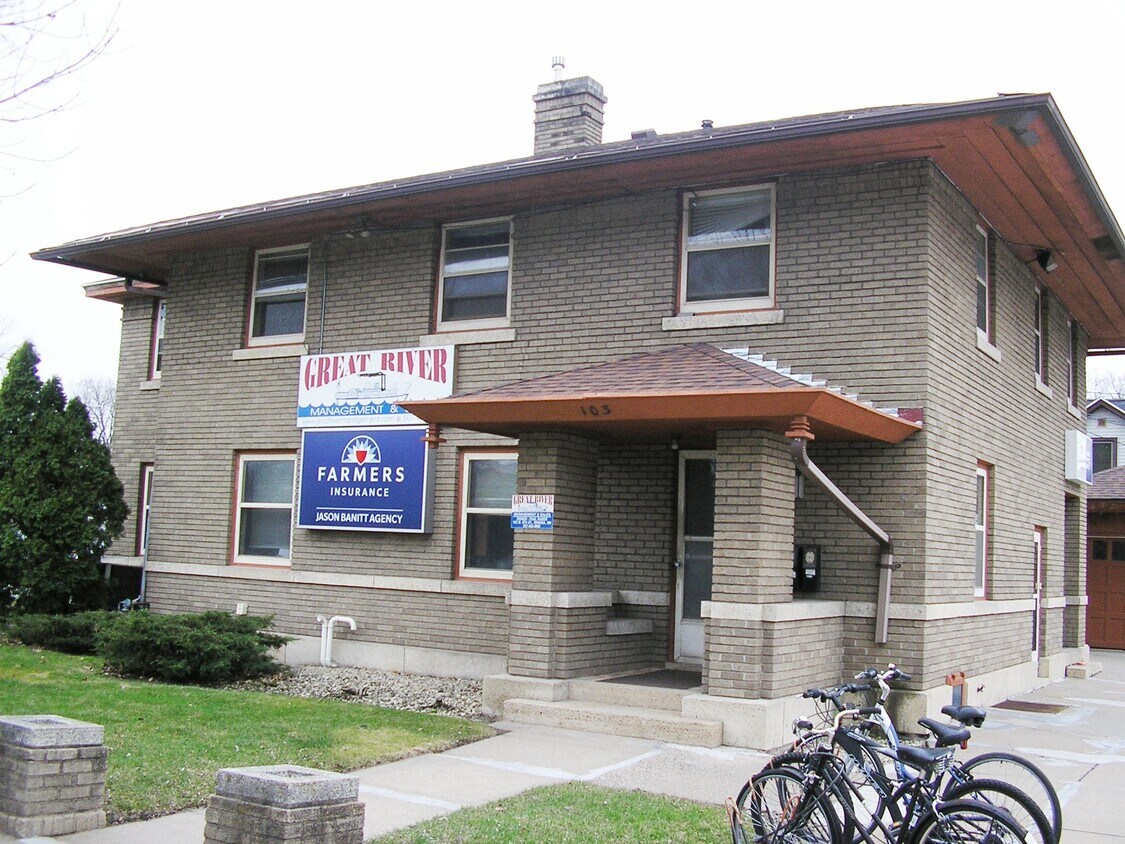 Entrada principal - 103 W 6th St