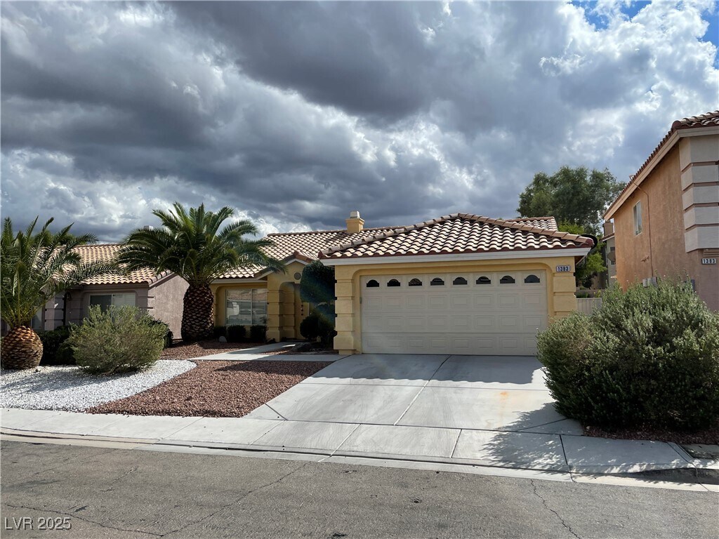 Foto principal - 1393 W Glassy Pond Ave