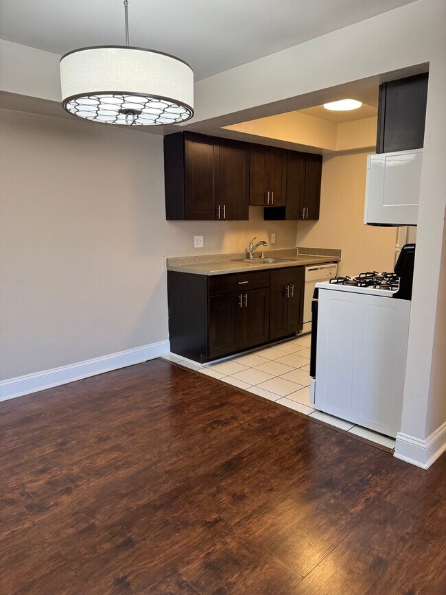 Foto del edificio - 2260 N Summit Ave