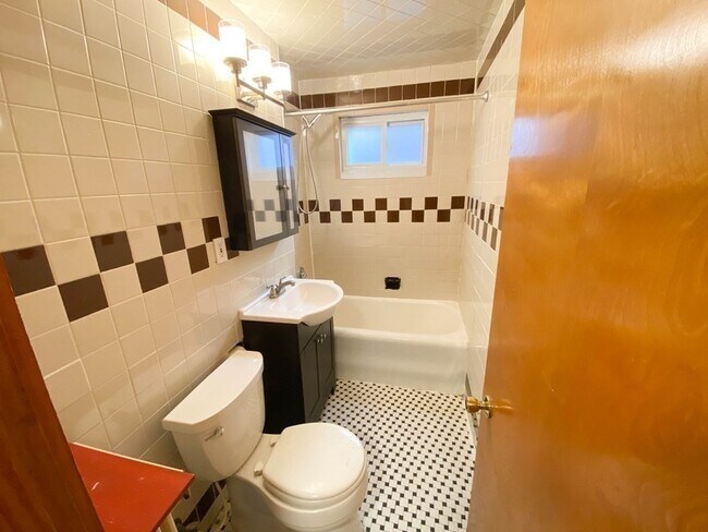 Building Photo - 103 Colborne Rd