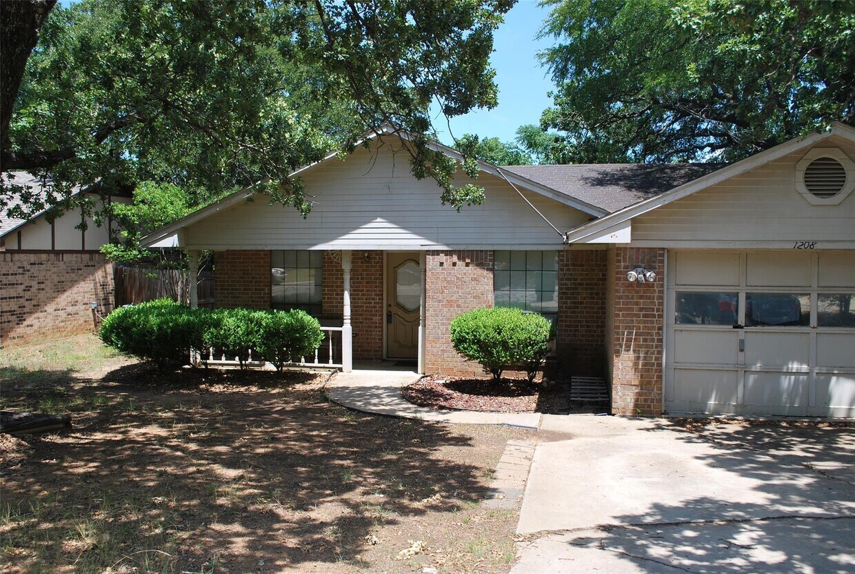1208 Pin Oak Drive House Rental in Denton, TX