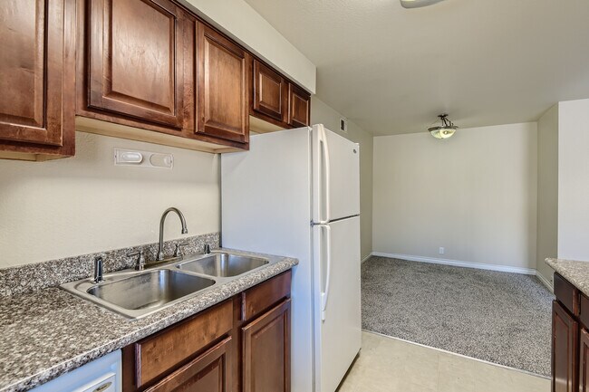 Building Photo - 5098 River Glen Dr