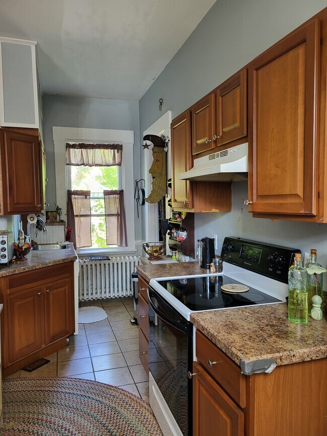 Kitchen - 405 Blossom St