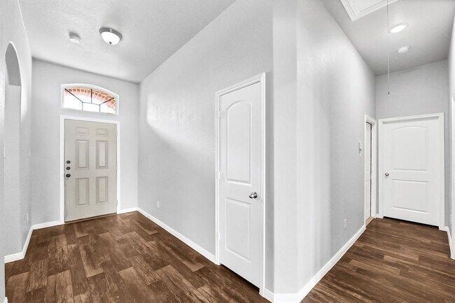 Foto del edificio - 5234 Jasmine Valley Ct
