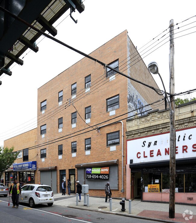 Foto del edificio - 3864-3866 White Plains Rd