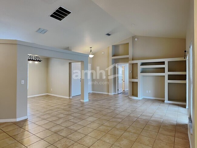 Foto del edificio - 10222 Summer Elm Avenue