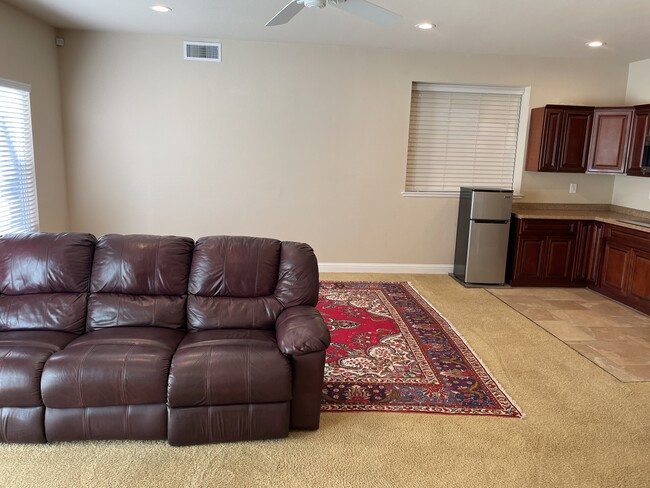 Main area - 4313 Kentwood Ln