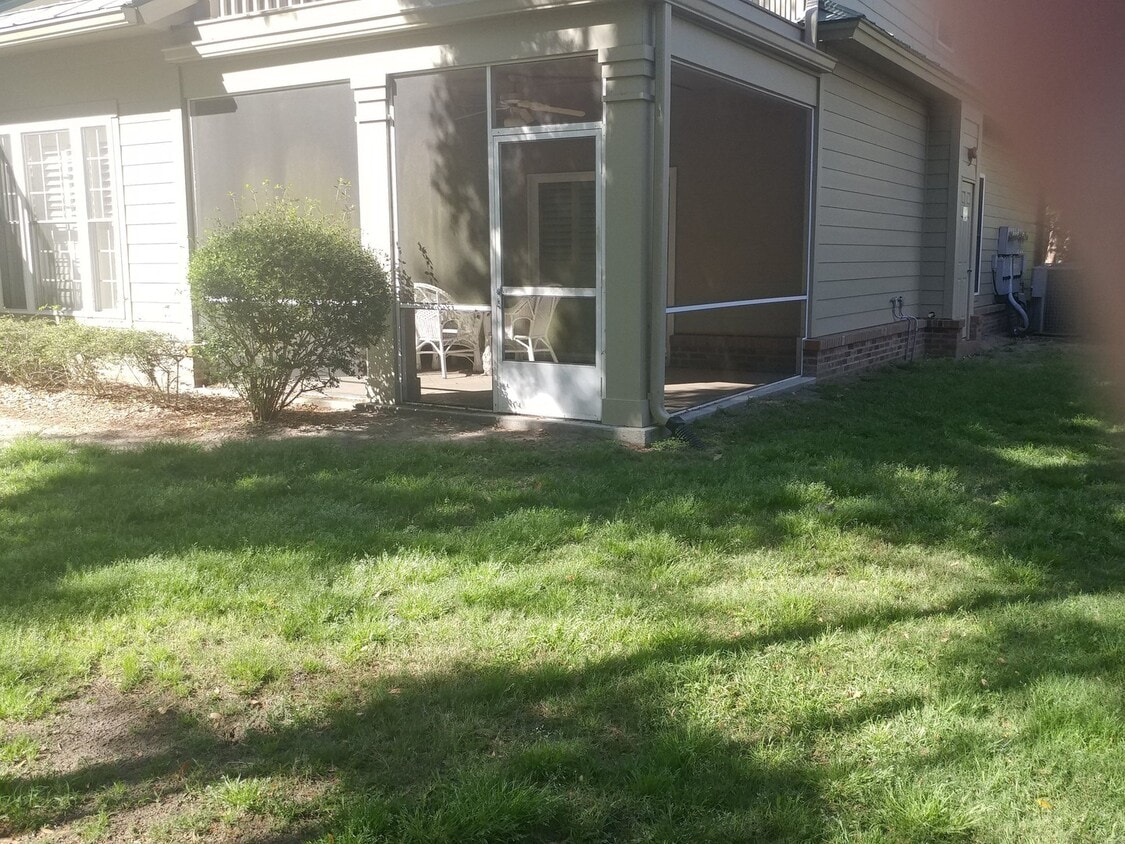Building Photo - 4 Bedroom 3.5 Bath town home in Pawleys Pl...