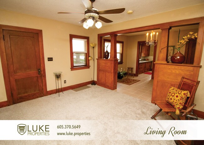 Building Photo - Rental home with historic charm!
