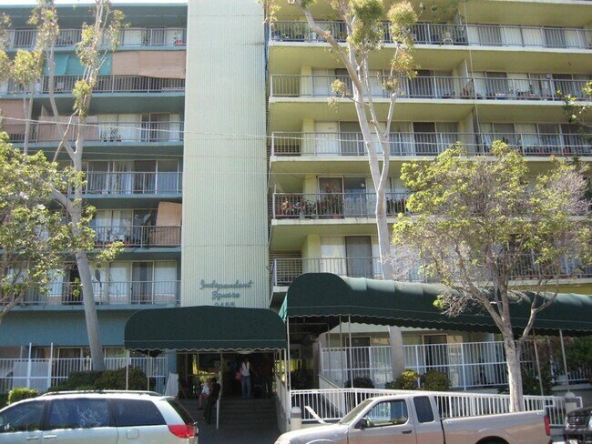 Building Photo - 2455 S St Andrews Pl